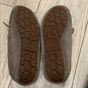 UGG Shoes - Gray UGG Dakota Moccasins - Hardly Worn UGG Shoes - Gray UGG Dakota Moccasins - Hardly Worn